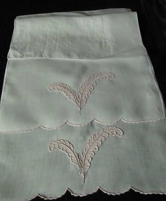 pair vintage linen towels witn pink Marghab plumes