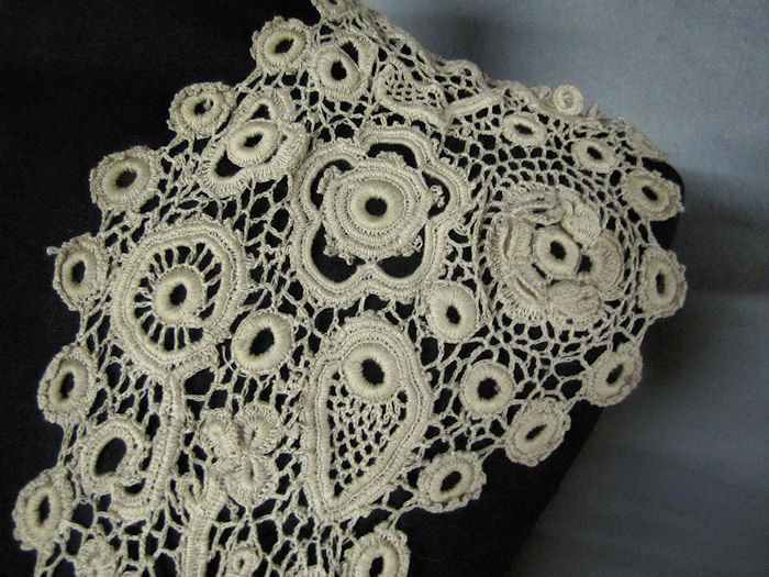 close up 2 vintage antique victorian collar handmade Irish lace