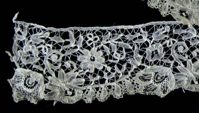 close-up 4 antique Belgian lace Trim