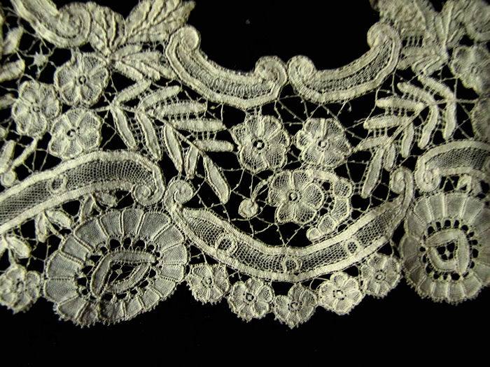close up 2 - antique handmade Belgian lace collar
    style=