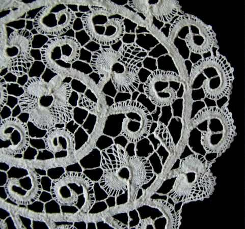 vintage round cocktail napkins close-up cantu lace