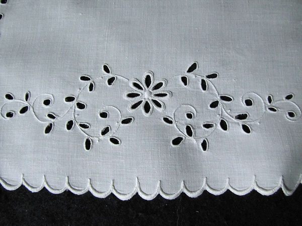 close up 2 vintage antique white linen table topper with handmade lace