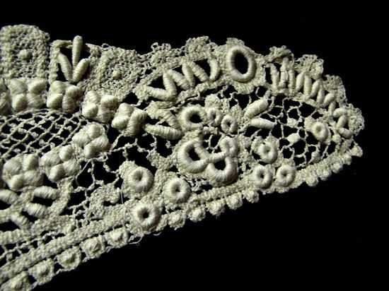 close up 3 vintage antique Victorian handmade lace collar