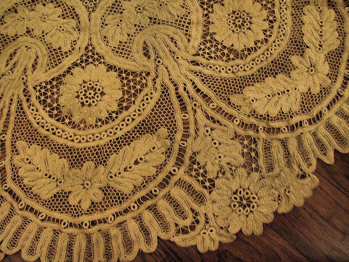 close up 3 vintage antique handmade round battenberg lace tablecloth