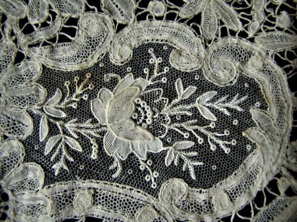 close-up-2 point de venise lace antique victorian collar insert