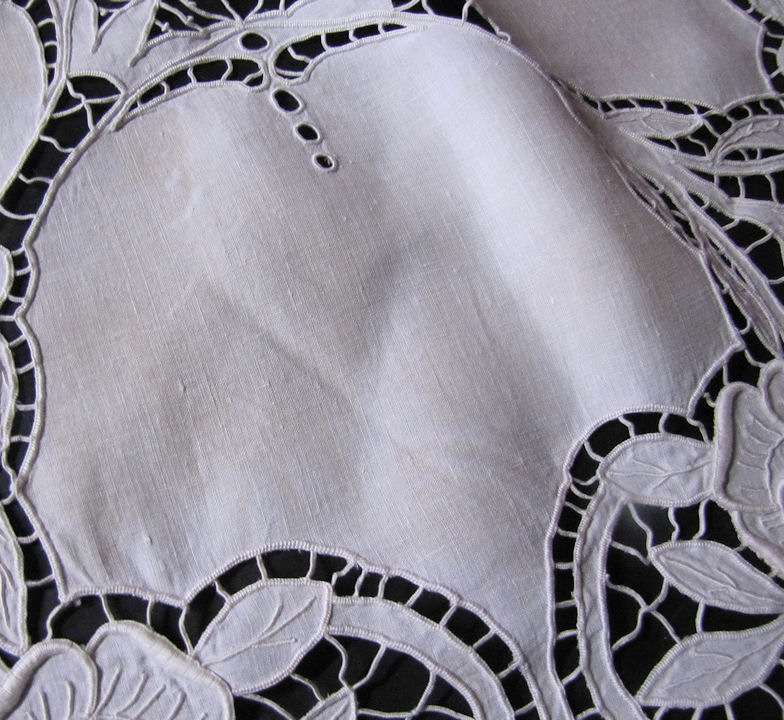 close up 2 vintage white linen antique table topper handmade cutwork lace