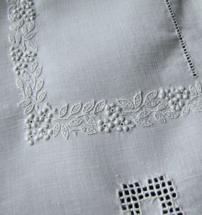 close up 2 vintage antique white linen table topper handmade lace and whitework