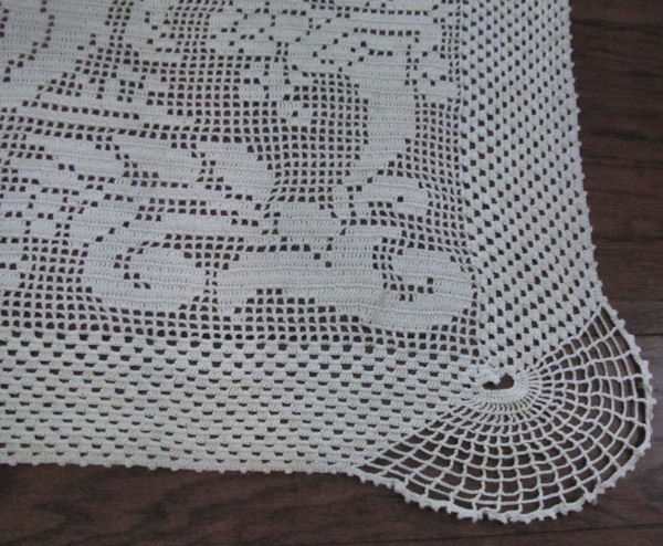 close up 2-vintage handmade figural lace tablecloth