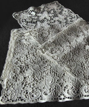 12 vintage cutwork lace linen placemats and table runner