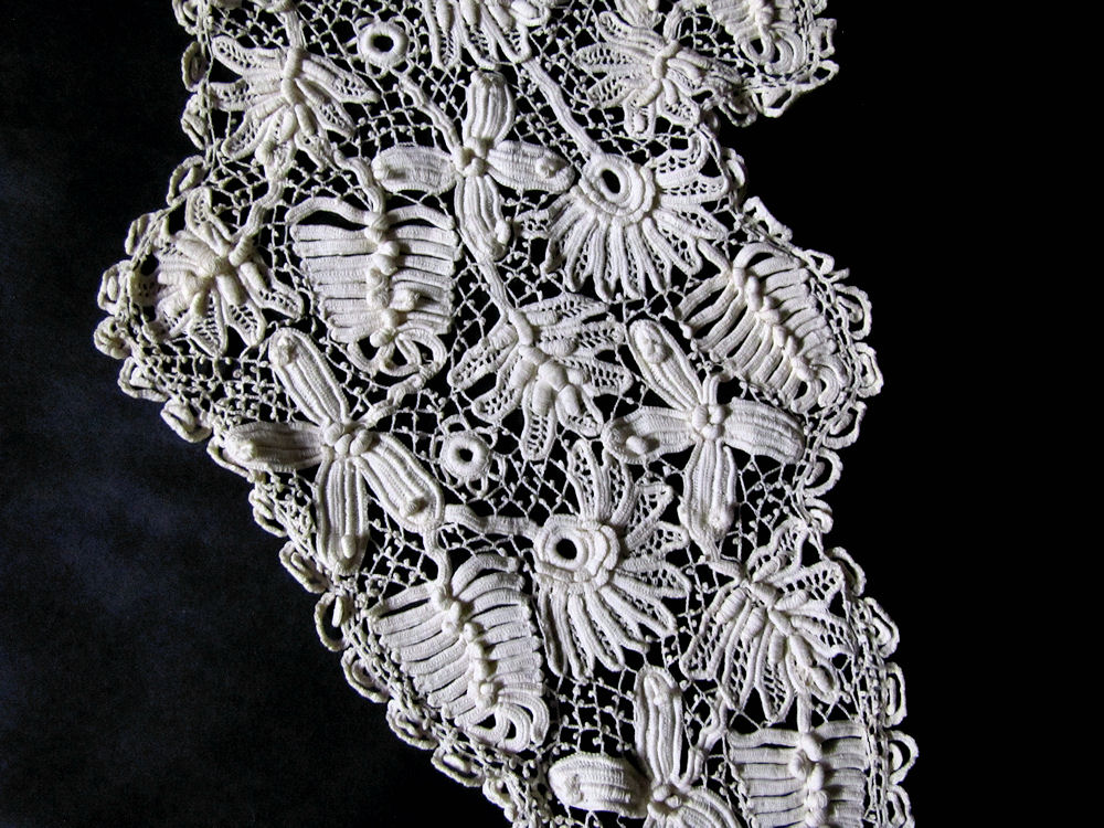 close up 2 vintage antique handmade lace collar