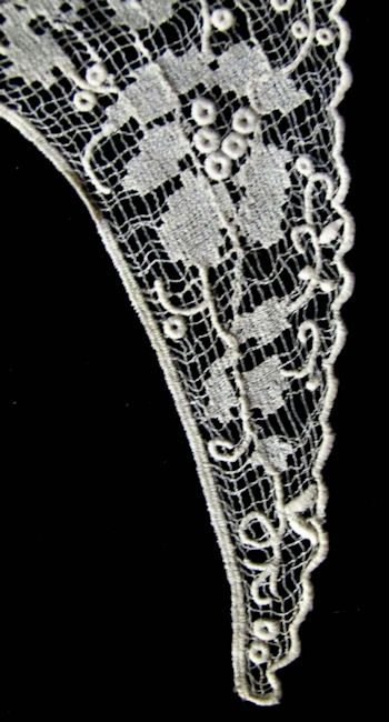 close up 2 vintage handmade filet lace collar