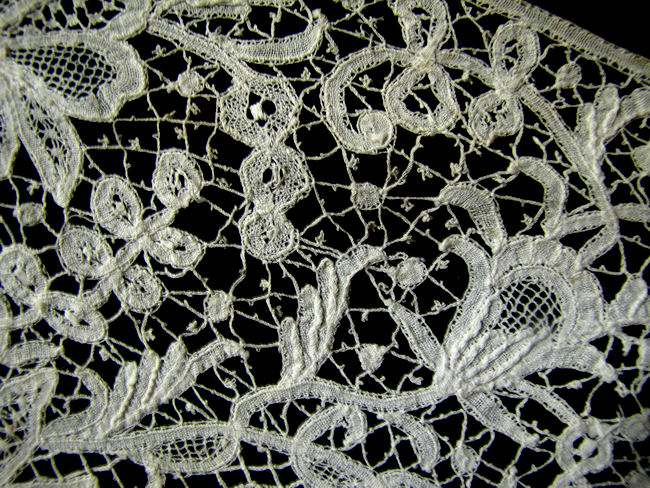close-up 2 antique handmade lace