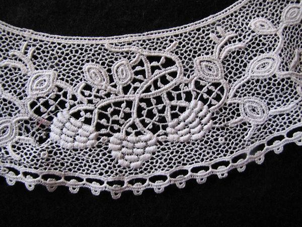 close up 2 vintage victorian antique collar handmade Irish lace