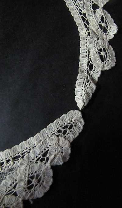 close up 3 vintage victorian antique Brussels lace collar