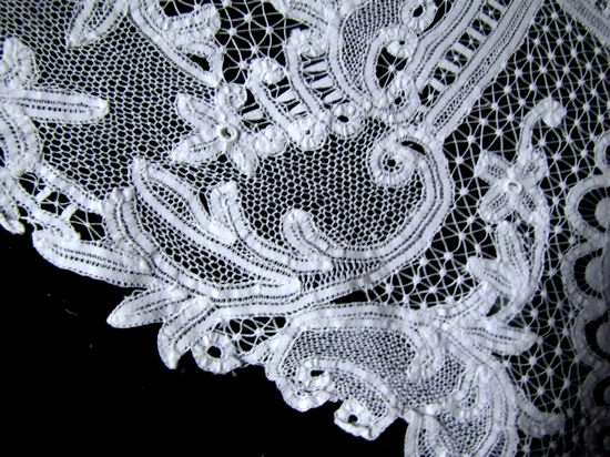 close up 3 lace on antique handmade table topper