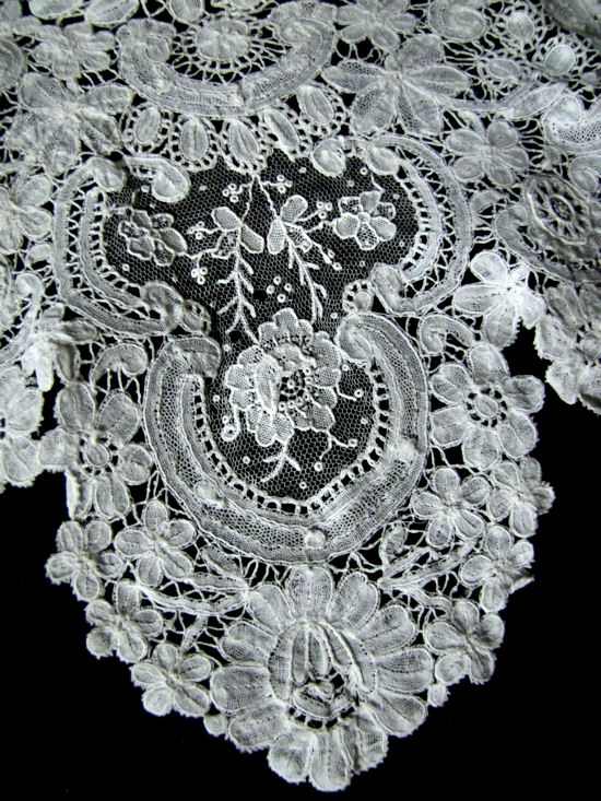 close-up 1 brussesl point de venise lace collar