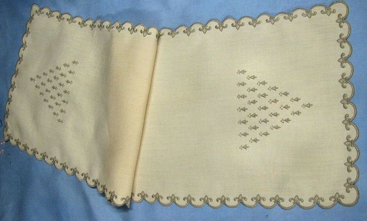 vintage table runner by Marghab