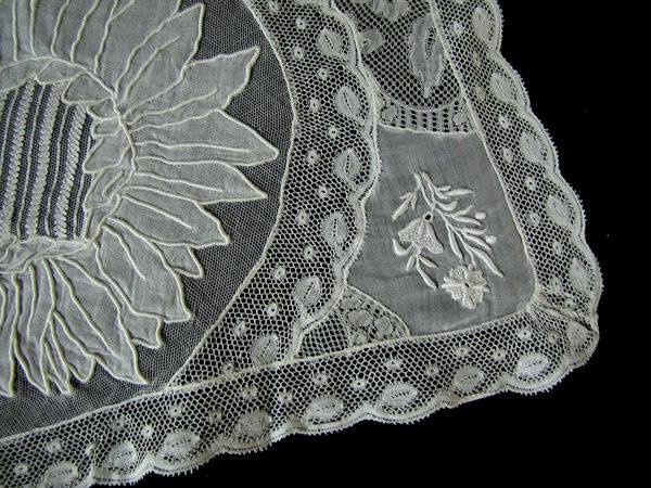 close-up normandy lace placemat 2