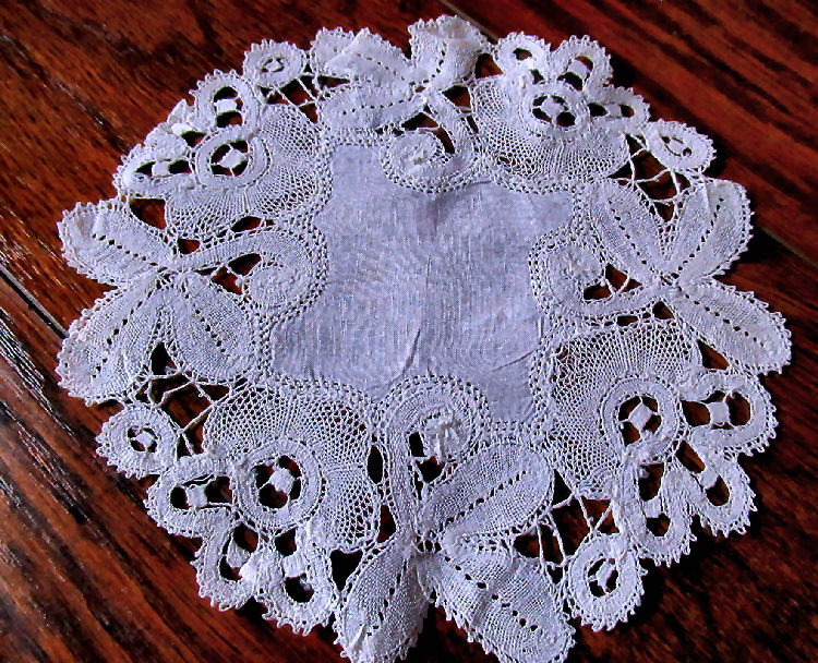 vintage  antique handmade doily bobbin lace