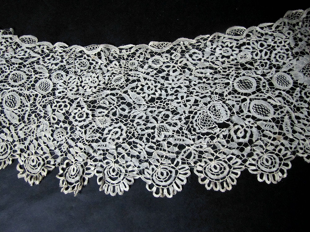 close up 2 vintage antique handmade lace collar