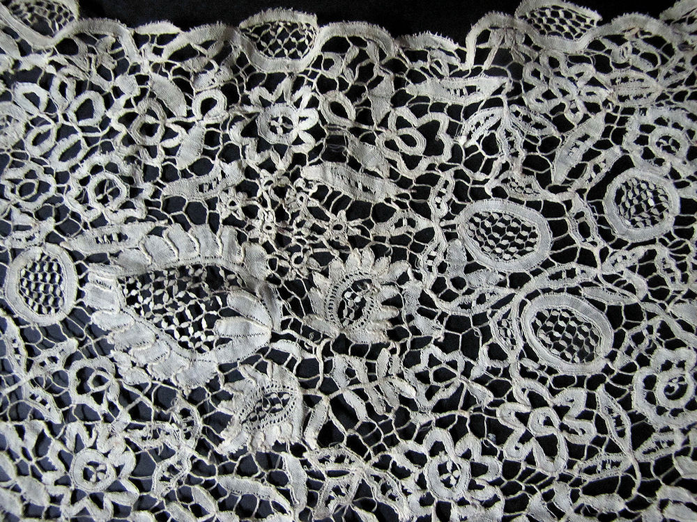 close up 7 vintage antique handmade lace collar