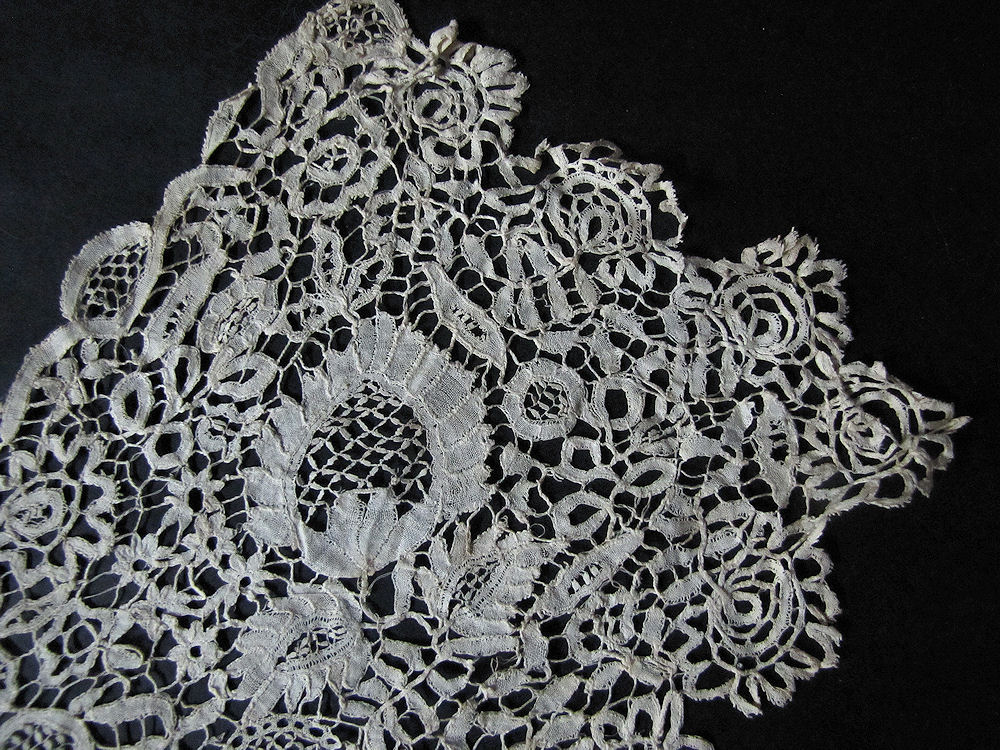 close up 8 vintage antique handmade lace collar