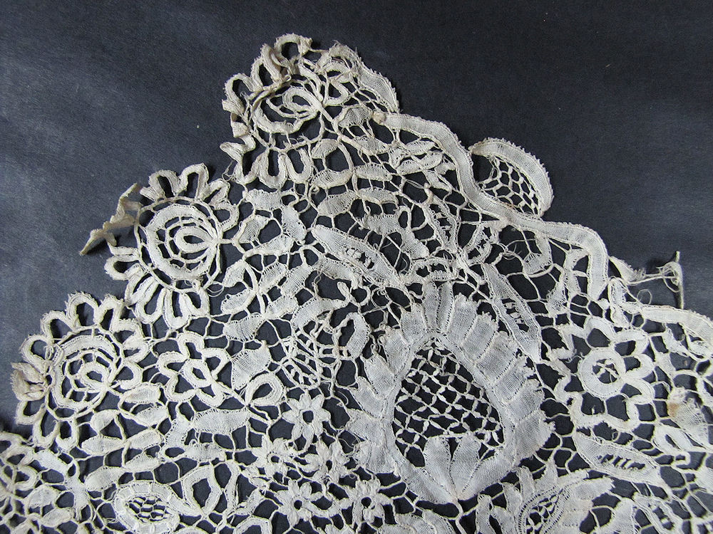 close up 11 vintage antique handmade lace collar