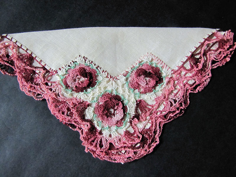 vintage antique irish linen   hanky with irish lace flowers
