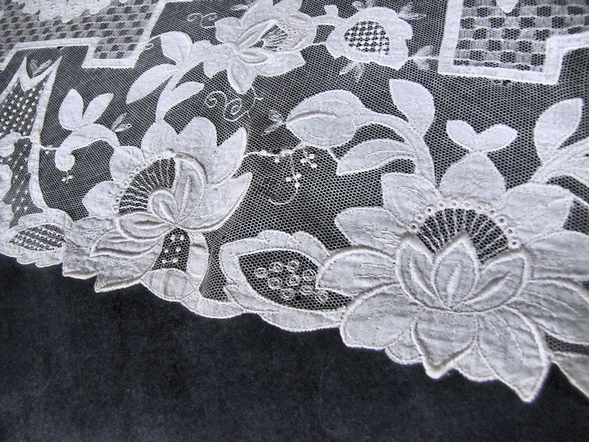 close up 2 vintage antique table runner carrickmacross lace