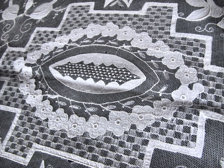 close up 3 vintage antique table runner carrickmacross lace