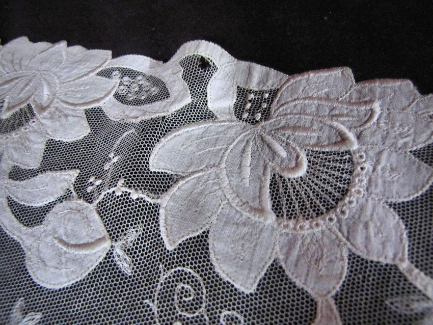 close up 4 vintage antique table runner carrickmacross lace
