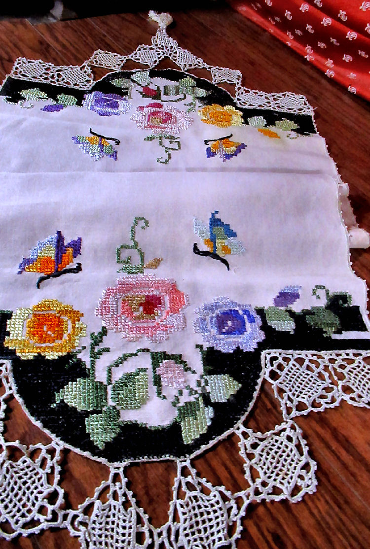 vintage  antique handmade table runner dresser scarf lace embroidery tassels