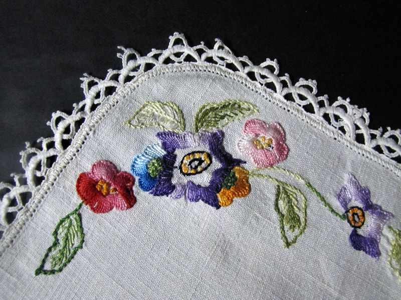close up 4 3 vintage antique table runner handmade embroidery