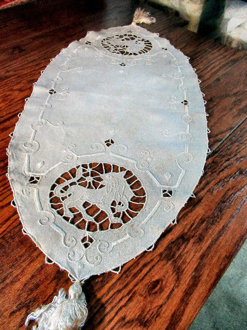 vintage  antique handmade figural lace table runner