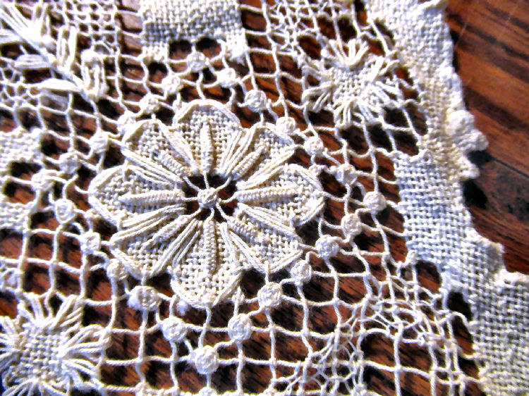 vintage antique table topper handmade lace 3-D Patterns