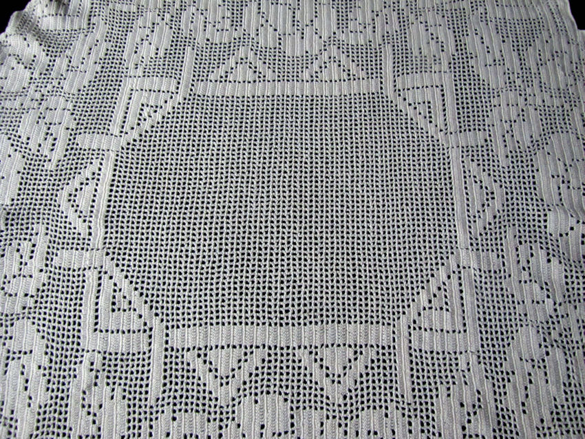 close up 2 vintage antique table topper handmade lace